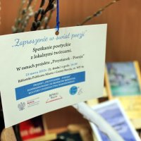 Zdjęcie plakatu dotyczącego wydarzenia, treść plakatu: Zapraszamy w świat poezji. Spotkanie poetyckie z lokalnymi twórcami. W ramach projektu "Przystanek - Poezja". 23 marca 2022 r. (tj środa) o godz. 16:00. Biblioteka Publiczna Miasta i Gminy Barcin ul. WP 4A Spotkanie zorganizowano  dzięki dofinansowaniu ze środków Ministra Kultury i  Dziedzictwa Narodowego pochodzących z Funduszu Promocji Kultury, uzyskanych z dopłat ustanowionych w grach objętych monopolem państwa, zgodnie z art. 80 ust. 1  ustawy z dnia 19 listopada 2009 r. o grach hazardowych.