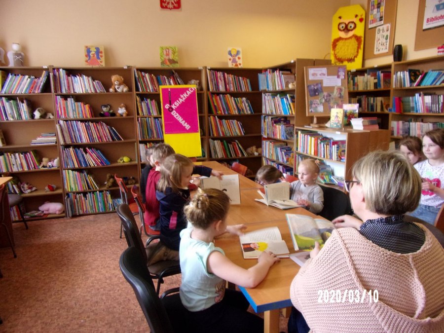 Dzieci rozpoczynają pracę na zajęciach.